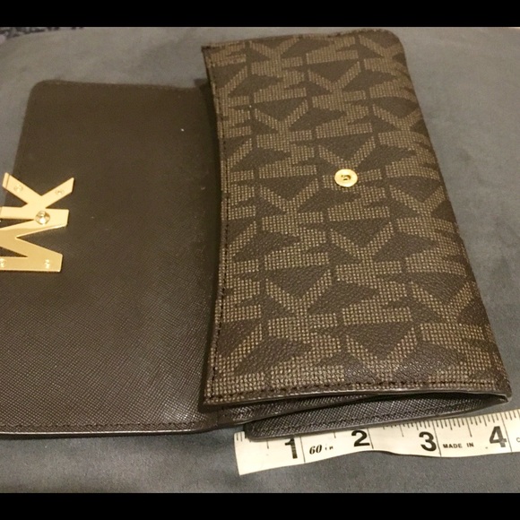 Michael Kors Wallet - Picture 4 of 6